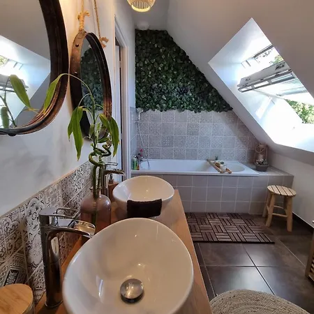 House With Terrace Garden In * Amfreville (Calvados)